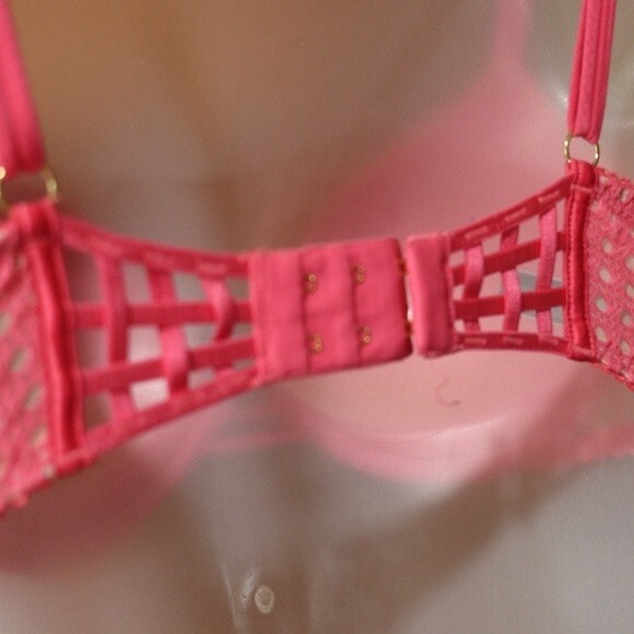 Victoria’s Secret Lot of 3 Bras 32DD Very Sexy Push Up & Dream Angel Demi - Picture 8 of 16